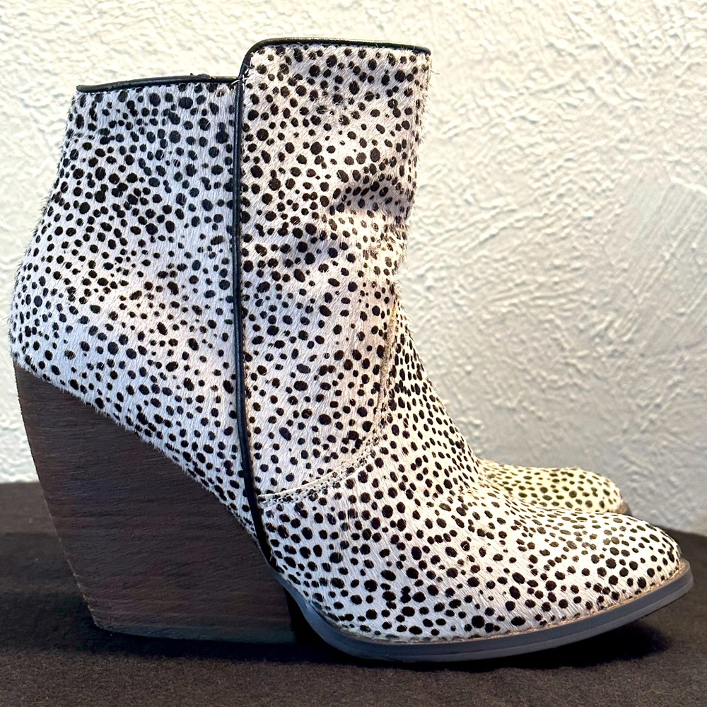 VERY VOLATILE BOOTIES